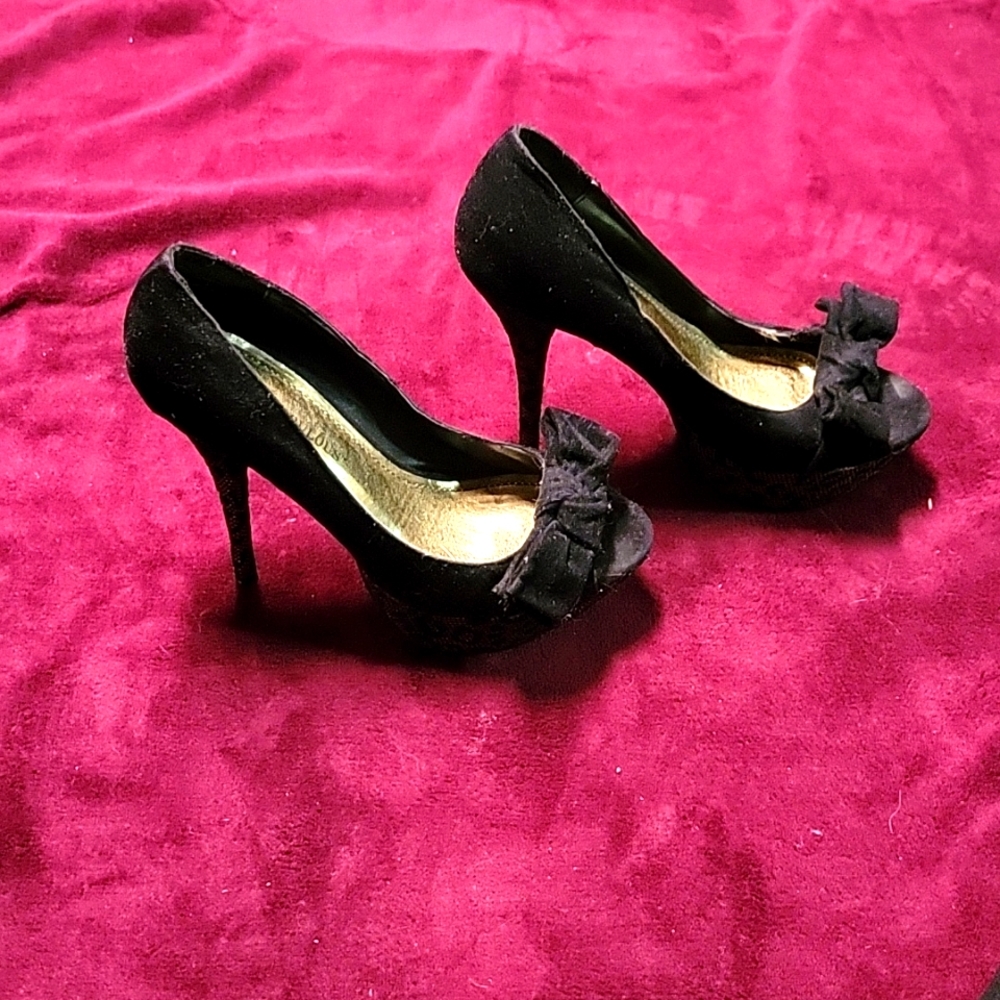 Black cheetah print heels!